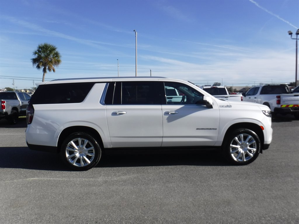 Used 2023 Chevrolet Suburban High Country image 3