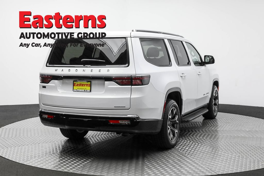 Used 2023 Jeep Wagoneer Series III w/ Preferred Equipment Group RWD image 5