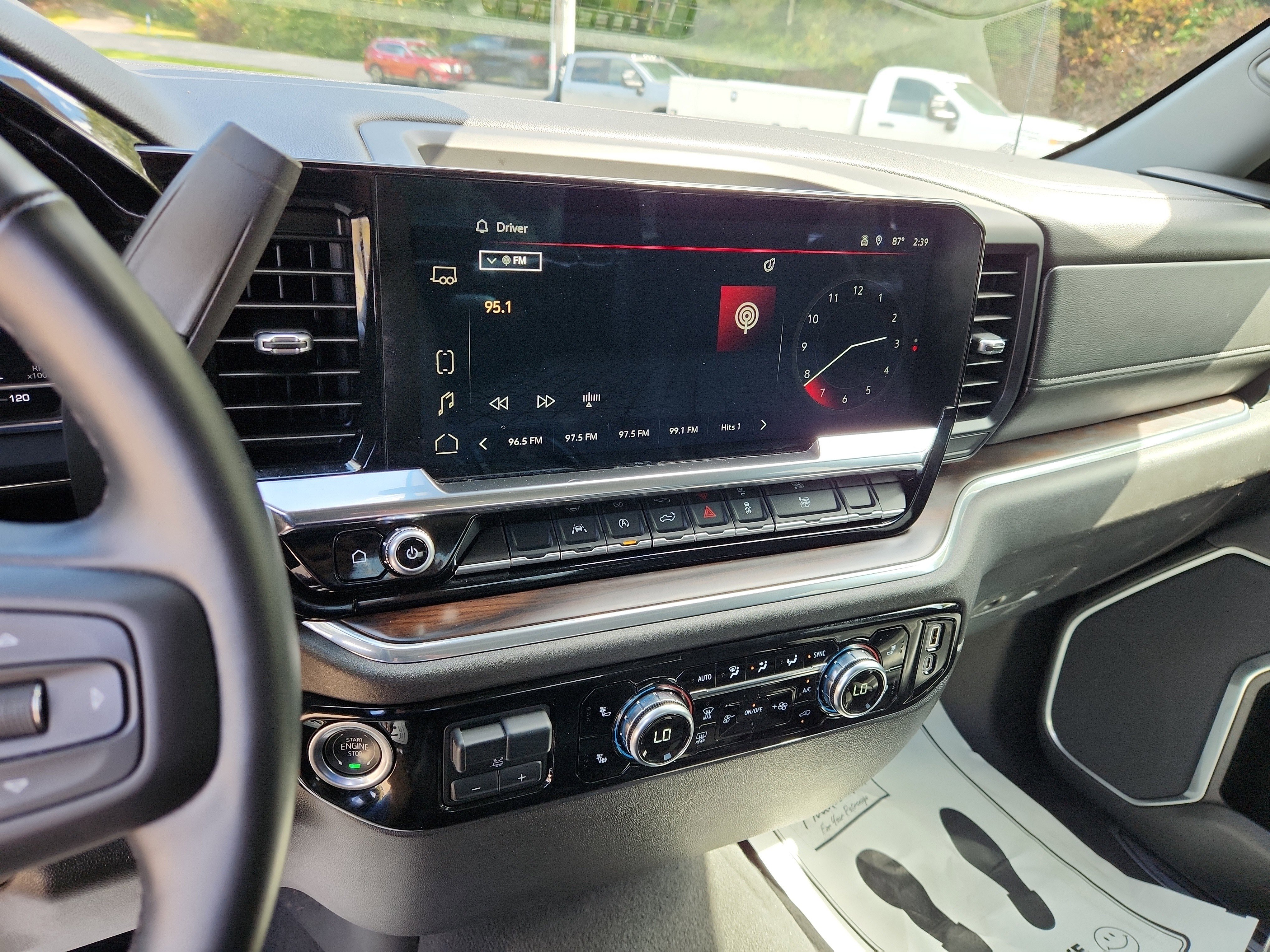 Used 2025 GMC Sierra 1500 SLT image 31