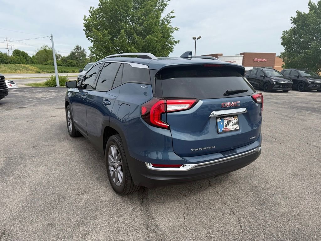 Used 2024 GMC Terrain SLT AWD/4WD image 4