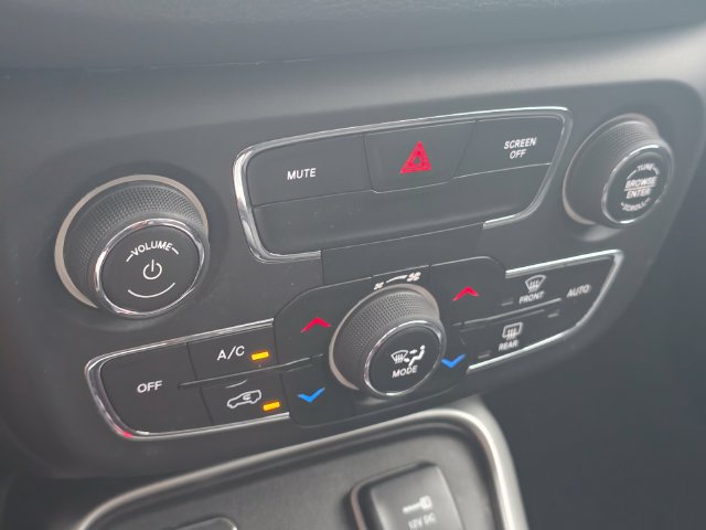 Used 2018 Jeep Compass Latitude w/ Popular Equipment Group FWD image 20