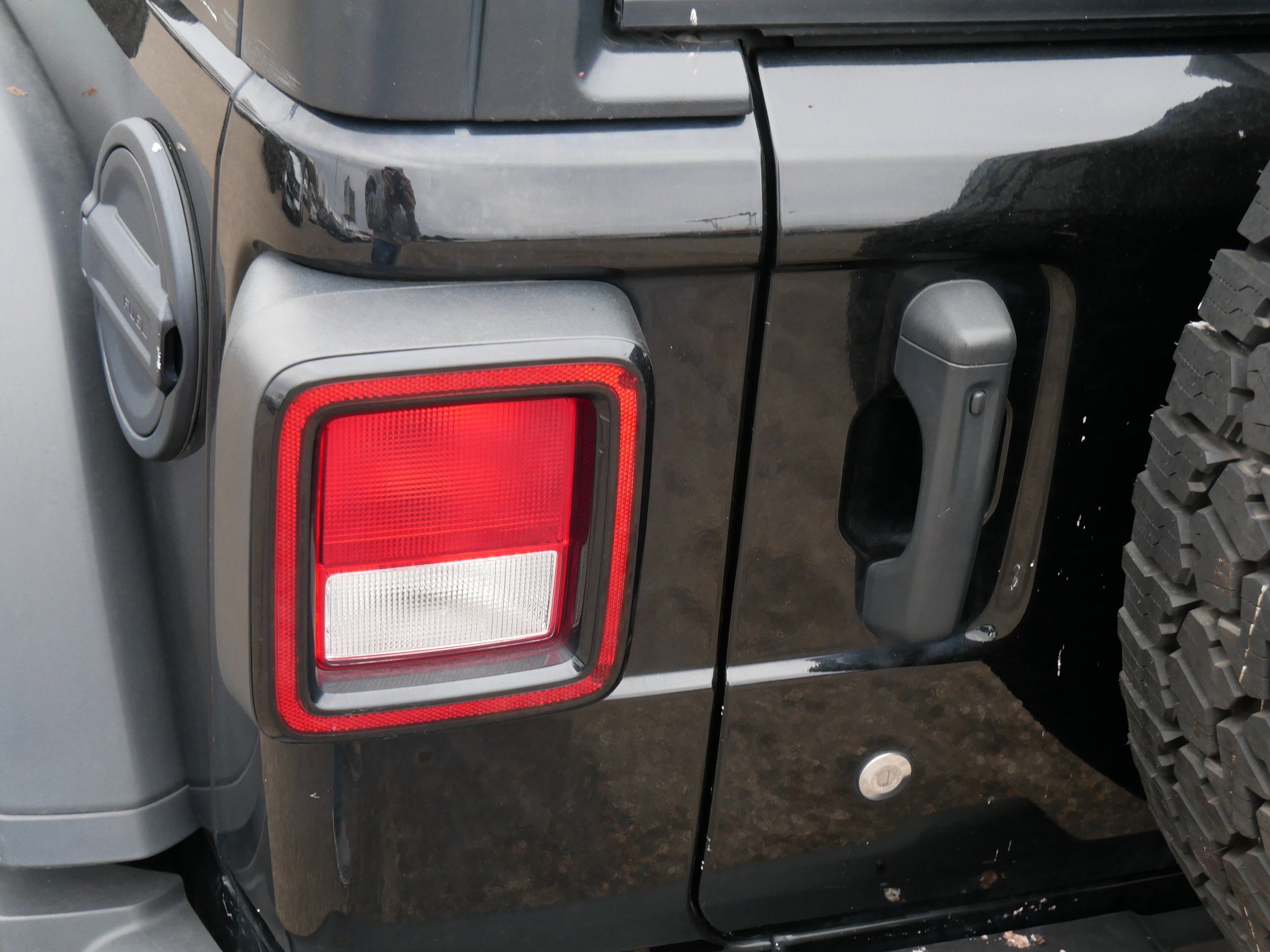 Used 2018 Jeep Wrangler Unlimited Rubicon w/ Cold Weather Group image 17