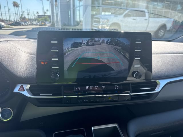 Used 2023 Toyota Sienna XLE FWD image 13