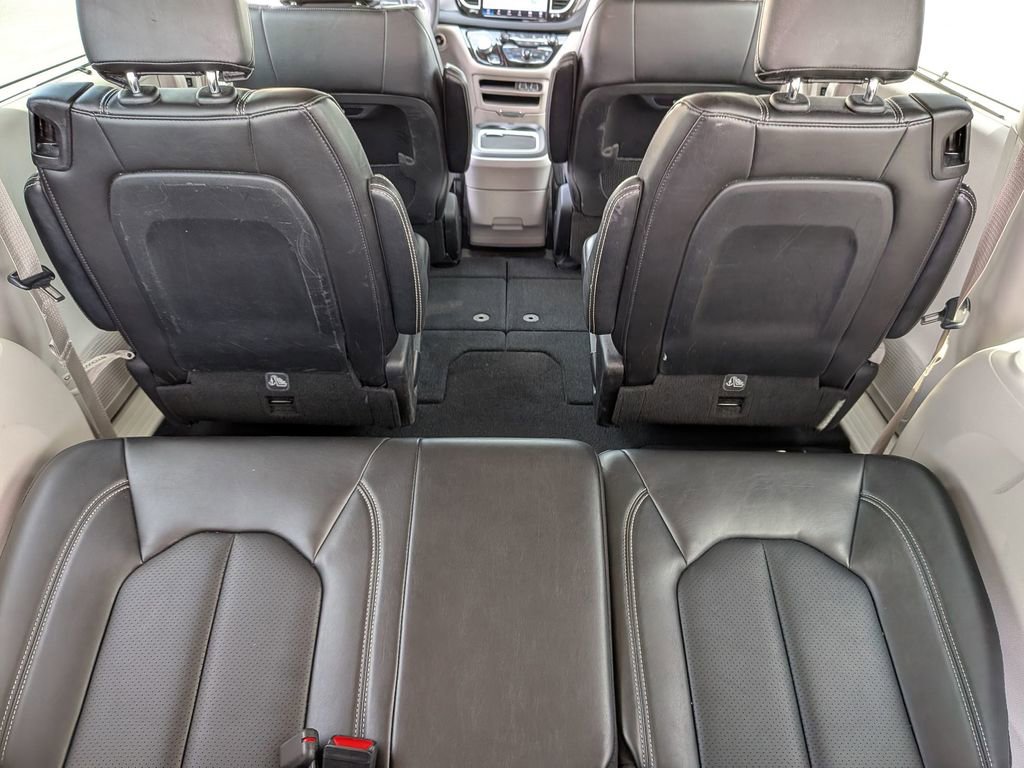 Used 2024 Chrysler Pacifica Touring-L FWD image 33