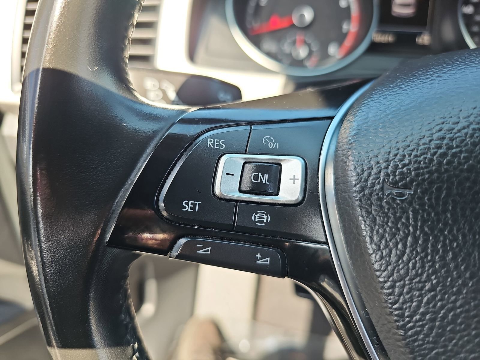 Used 2019 Volkswagen Atlas SE image 18