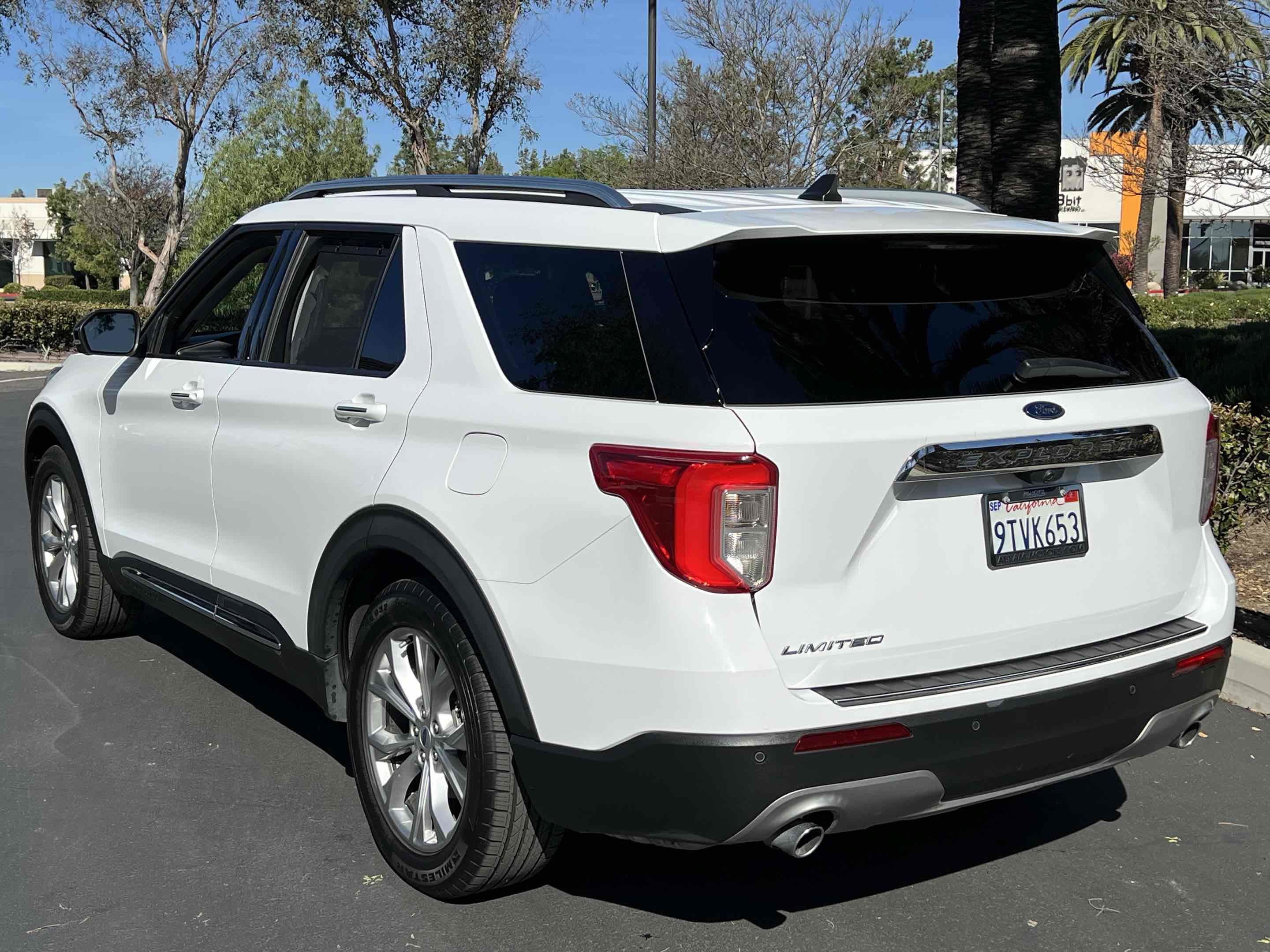 Used 2021 Ford Explorer Limited w/ Equipment Group 301A image 2