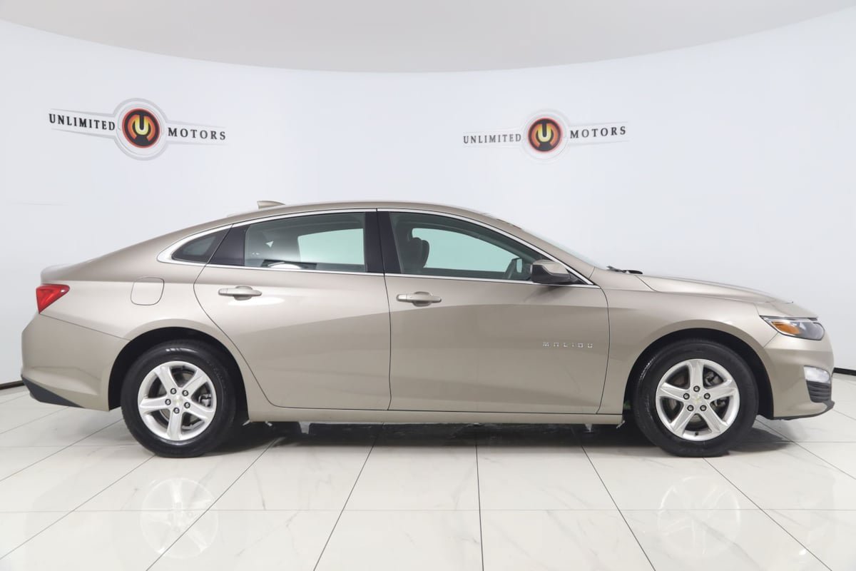 Used 2024 Chevrolet Malibu LT FWD image 2