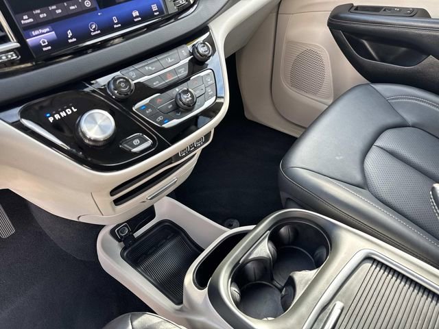 Used 2024 Chrysler Pacifica Touring-L image 25