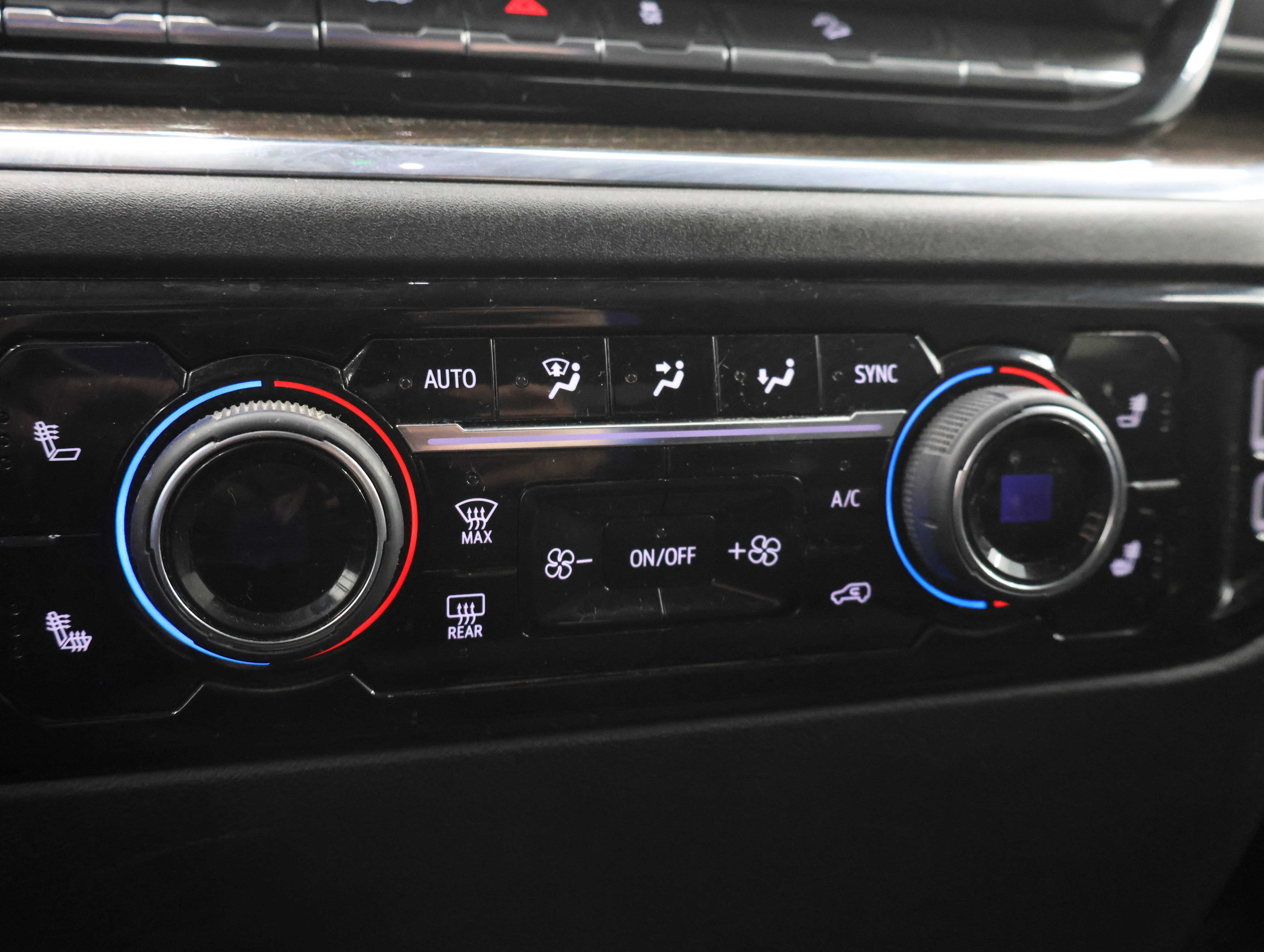 Used 2024 Chevrolet Silverado 2500 LT w/ Midnight Edition image 51