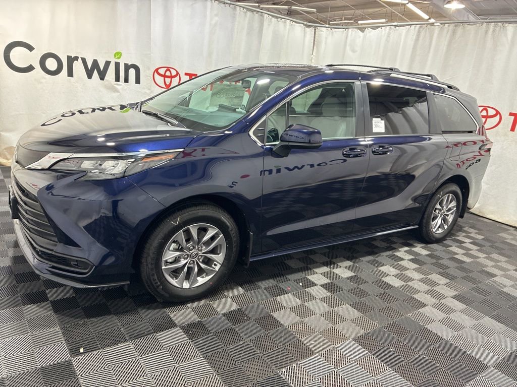 New 2026 Toyota Sienna LE image 4