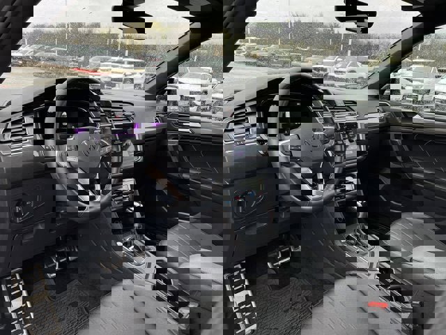 Used 2023 Volkswagen Tiguan SE R-Line image 10