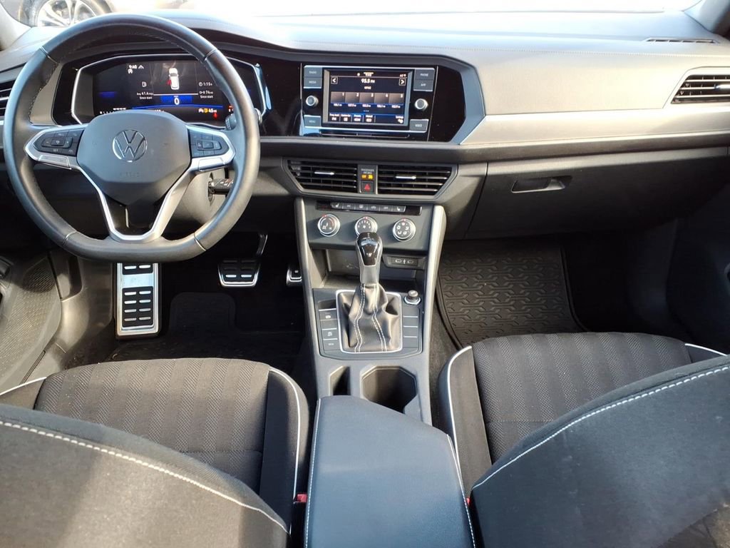 Used 2024 Volkswagen Jetta Sport image 11