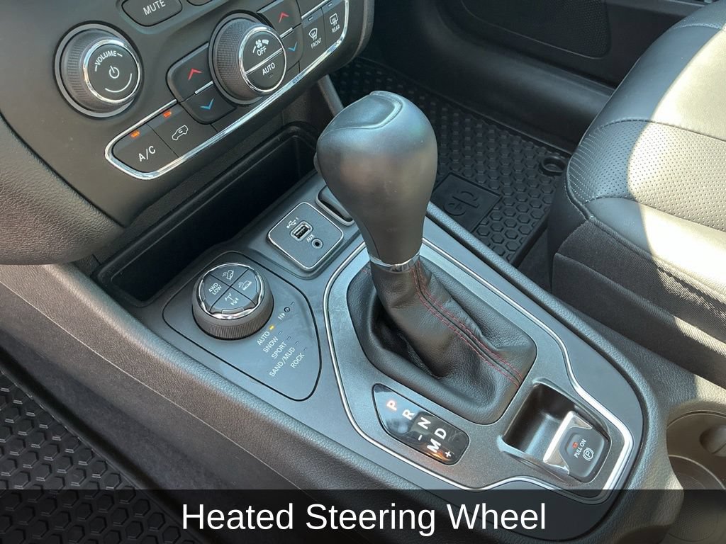 Used 2020 Jeep Cherokee Trailhawk AWD/4WD image 16