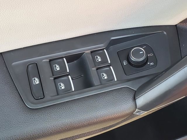 Used 2018 Volkswagen Tiguan SE AWD/4WD image 11