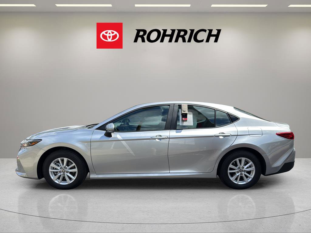 Used 2025 Toyota Camry LE AWD/4WD image 9