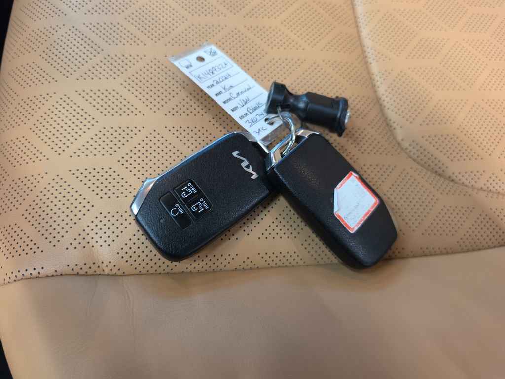 Used 2024 Kia Carnival EX image 36