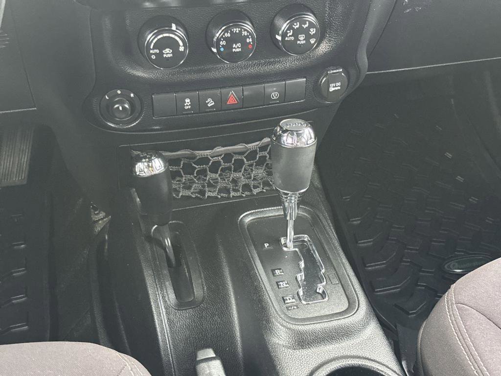 Used 2013 Jeep Wrangler Unlimited Rubicon w/ Connectivity Group image 24