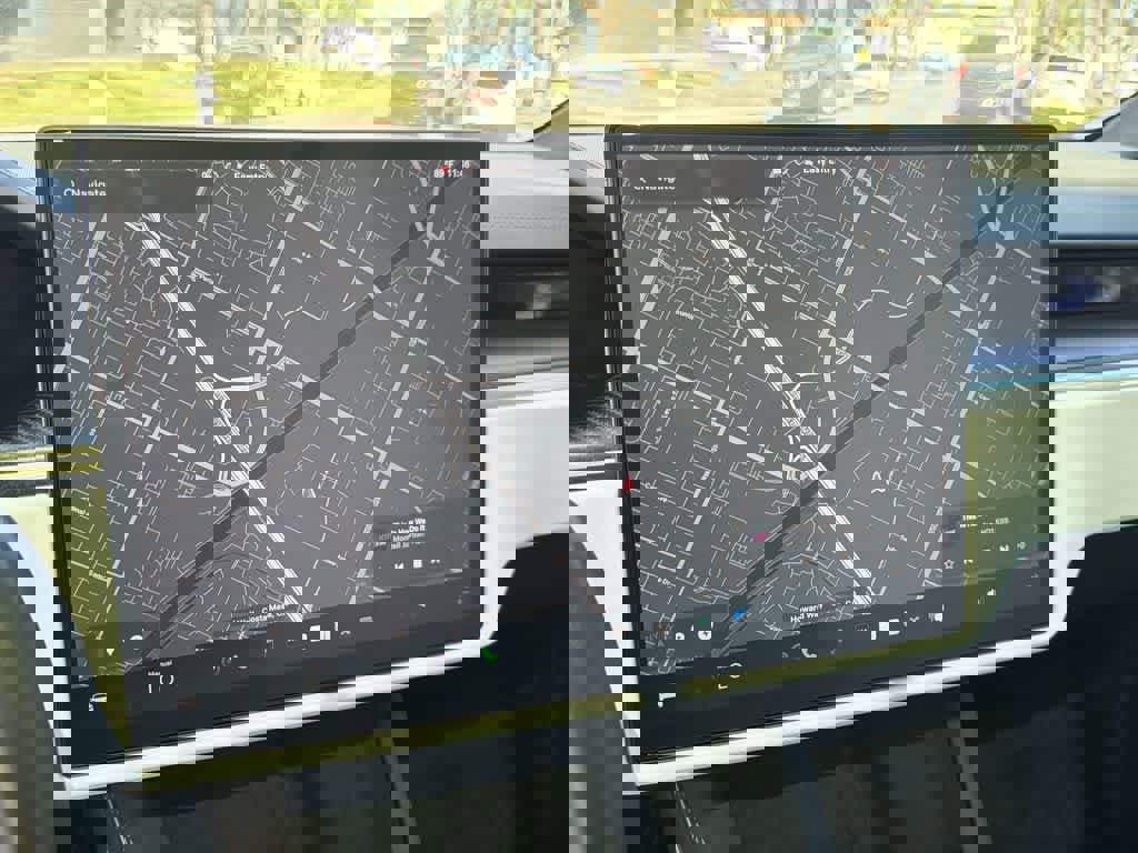 Used 2022 Tesla Model X Plaid image 13