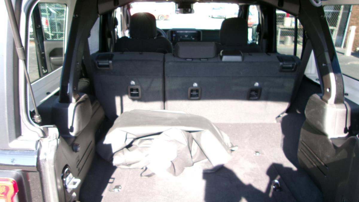 Used 2025 Jeep Wrangler Unlimited Rubicon 4xe w/ Safety Group AWD/4WD image 17