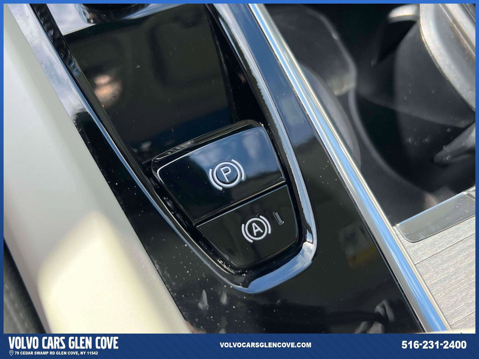 Certified 2025 Volvo XC60 T8 Plus AWD/4WD image 31