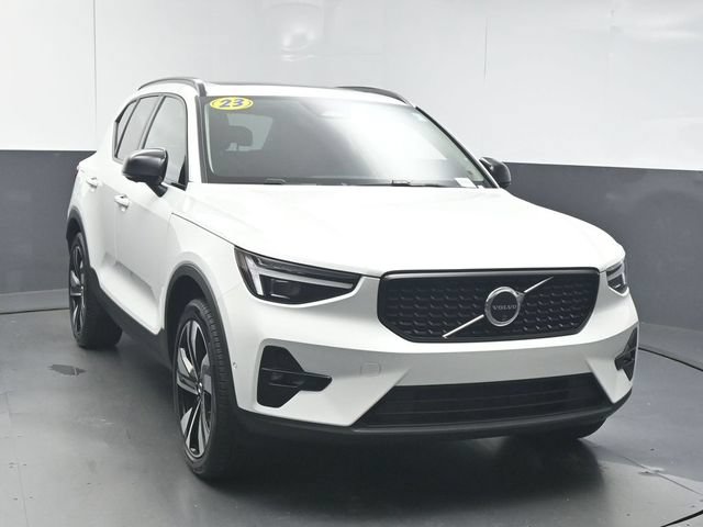 Certified 2025 Volvo XC40 B5 Ultra AWD/4WD image 2