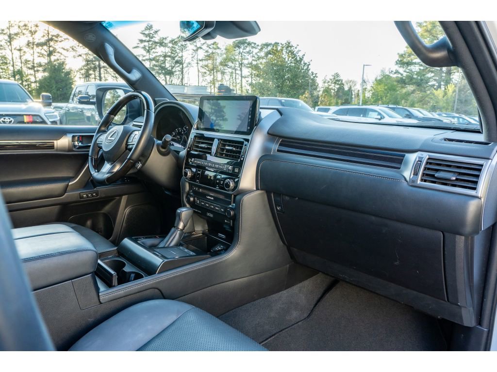 Used 2023 Lexus GX 460 Luxury w/ Accessory Package image 19