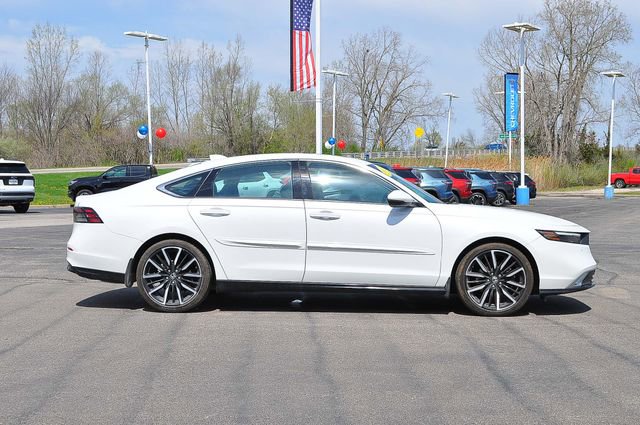 Used 2023 Honda Accord Touring image 2