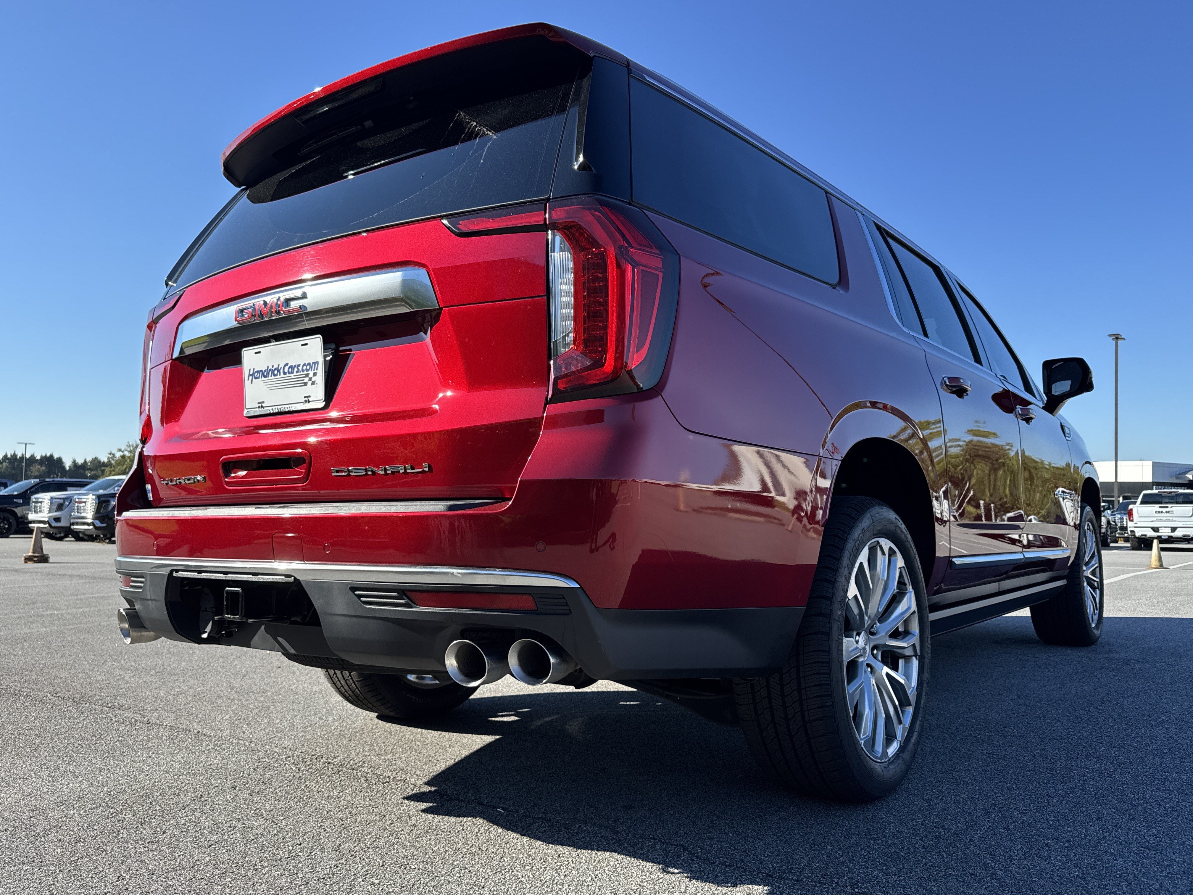 Used 2022 GMC Yukon XL Denali w/ Denali Premium Package AWD/4WD image 10
