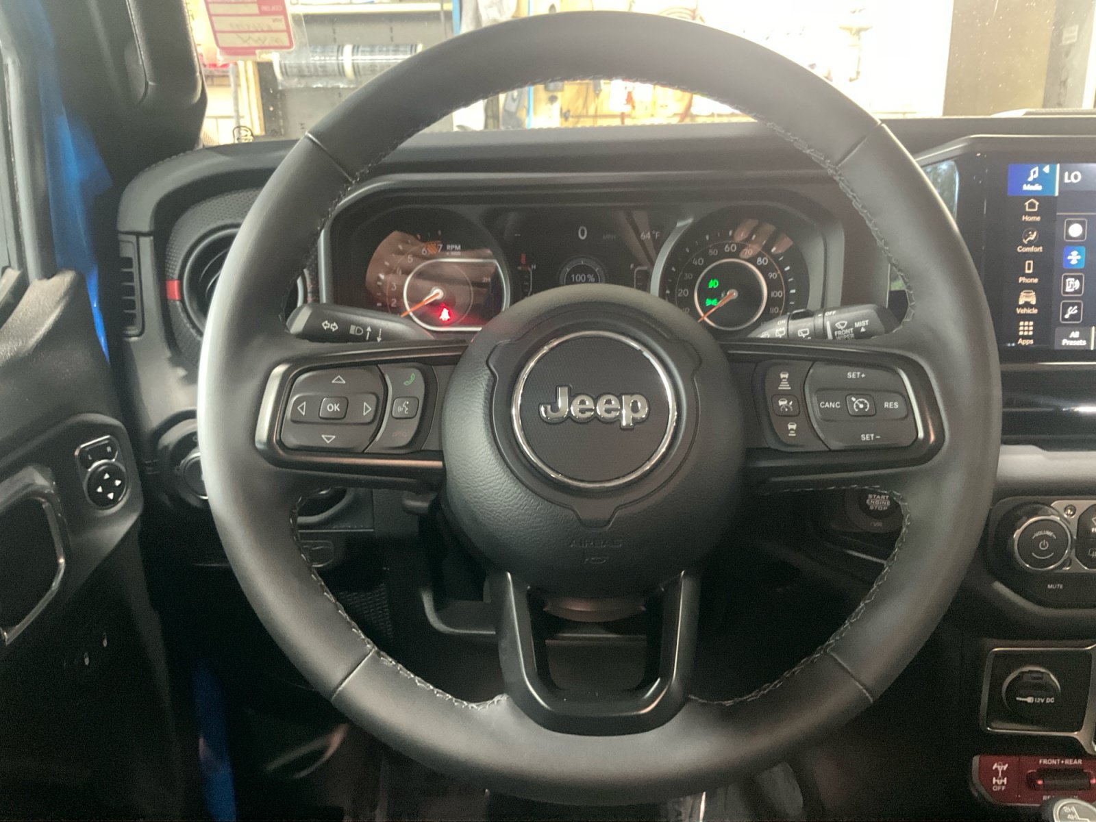 Used 2025 Jeep Wrangler Unlimited Rubicon w/ Convenience Group AWD/4WD image 31