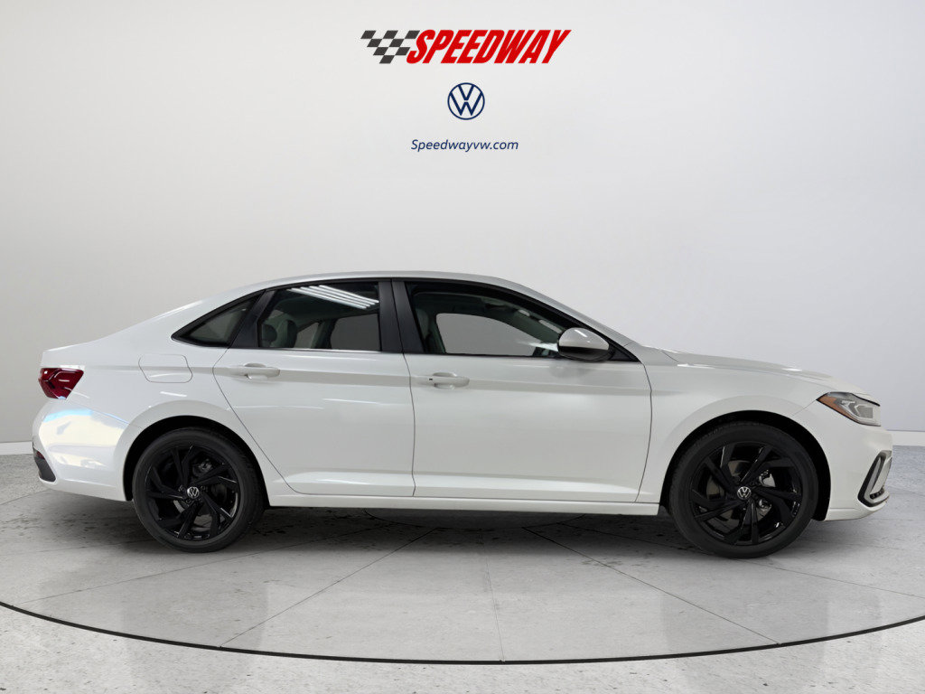 New 2026 Volkswagen Jetta SE FWD image 8