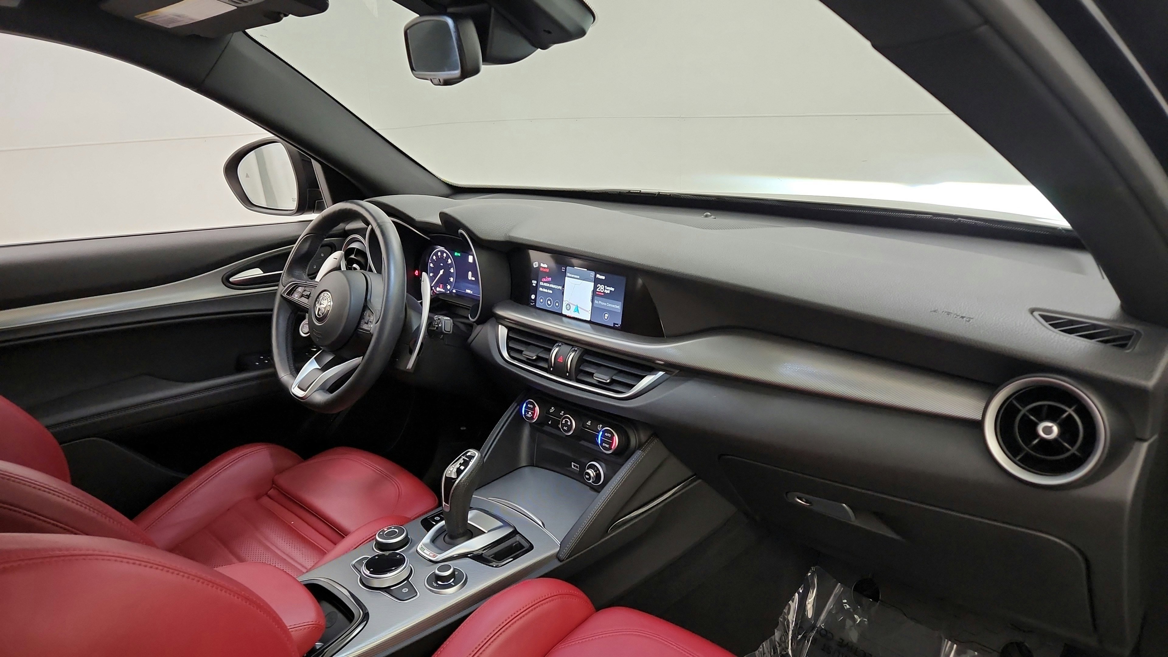 Used 2024 Alfa Romeo Stelvio Veloce AWD/4WD image 34