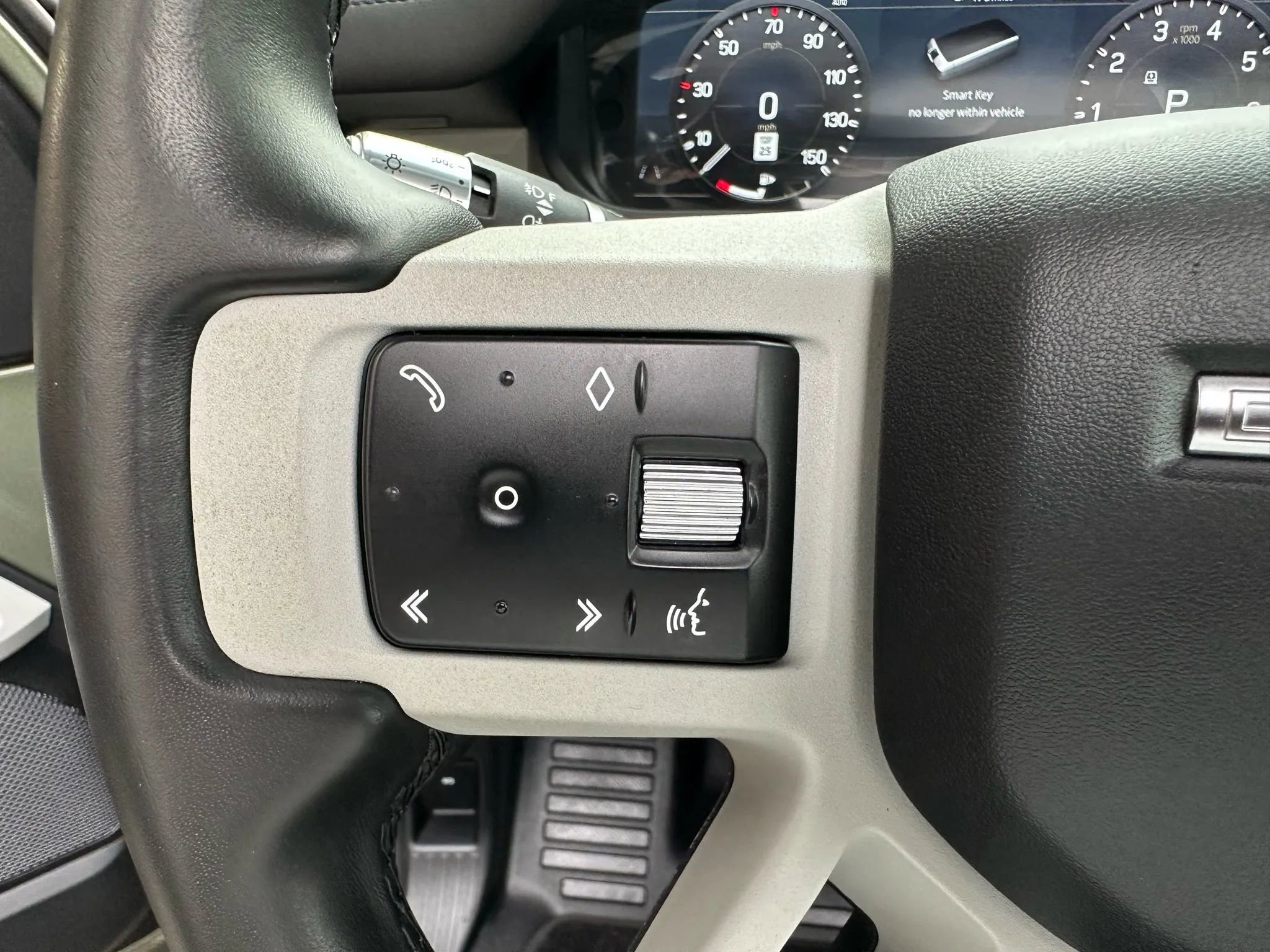 Used 2021 Land Rover Defender 90 First Edition image 19