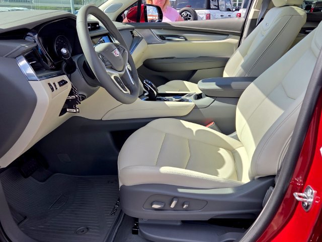 Used 2026 Cadillac XT5 Premium Luxury w/ Driver Assist Package FWD image 11