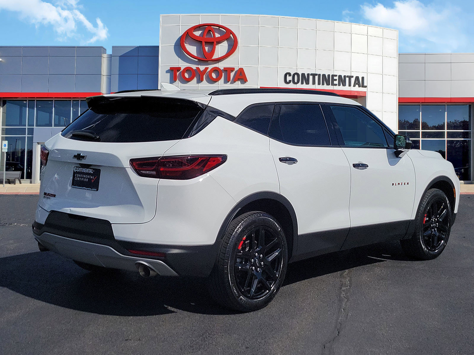 Used 2023 Chevrolet Blazer LT w/ Sound & Technology Package FWD image 5