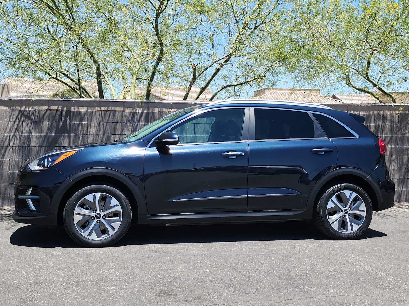 Used 2022 Kia Niro EX FWD image 5