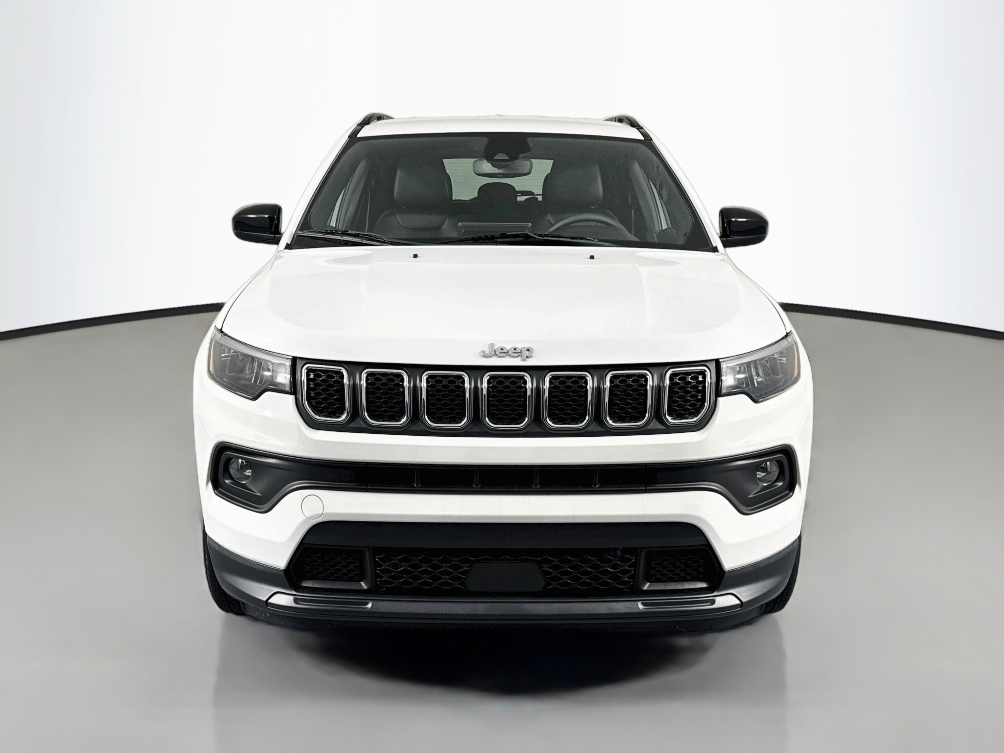 Used 2023 Jeep Compass Latitude AWD/4WD image 2
