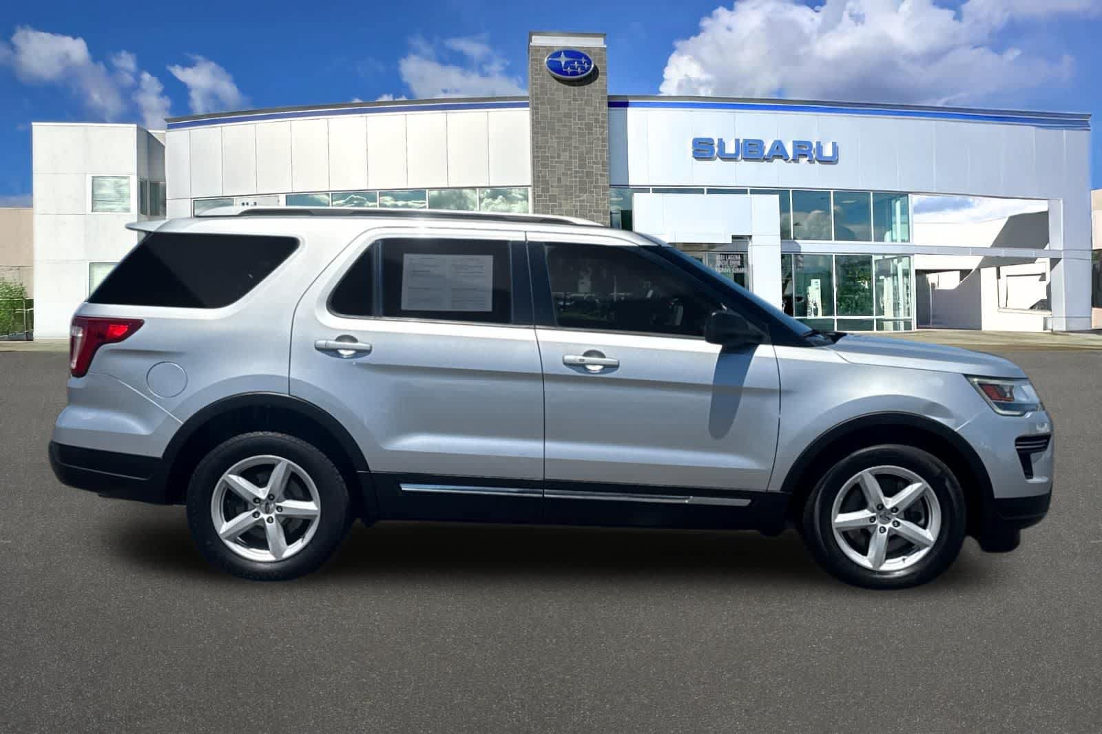 Used 2018 Ford Explorer XLT FWD image 6
