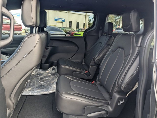 New 2025 Chrysler Pacifica Select image 15
