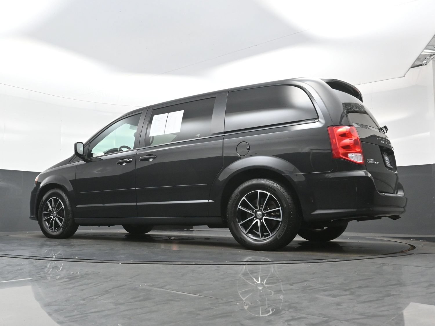 Used 2017 Dodge Grand Caravan GT FWD image 29