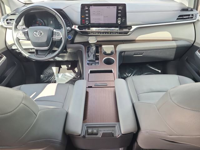 Used 2023 Toyota Sienna XLE FWD image 12