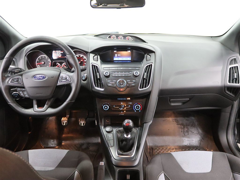 Used 2018 Ford Focus ST image 18