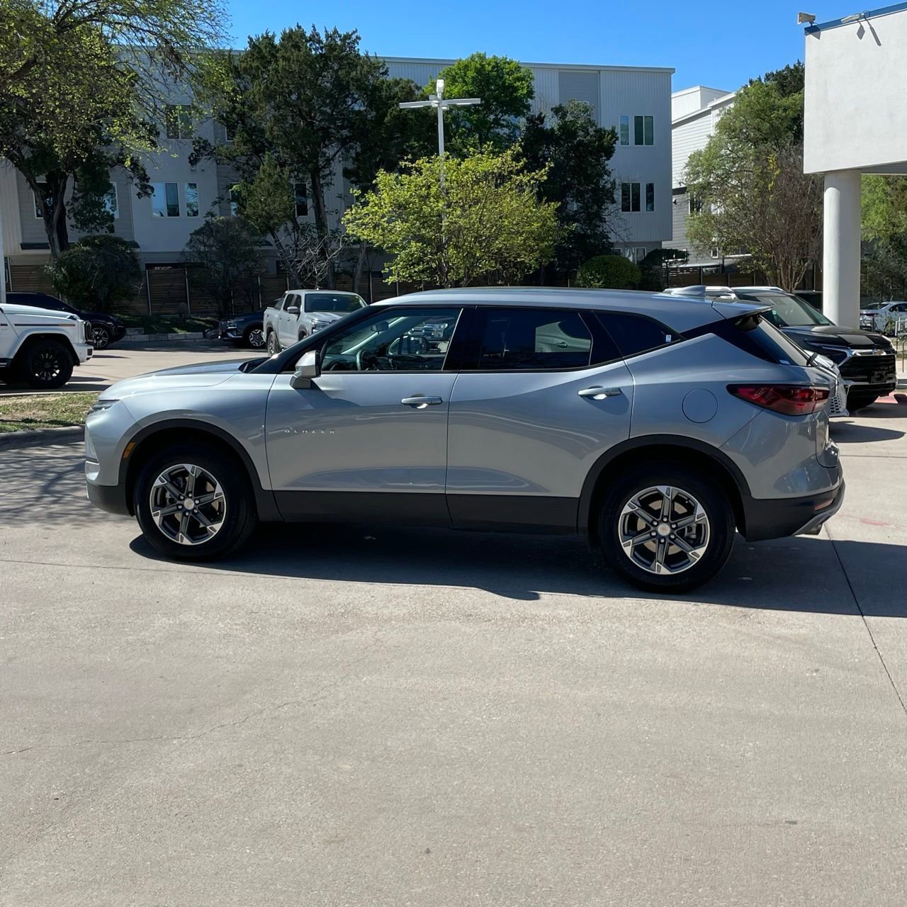 Used 2025 Chevrolet Blazer LT image 3