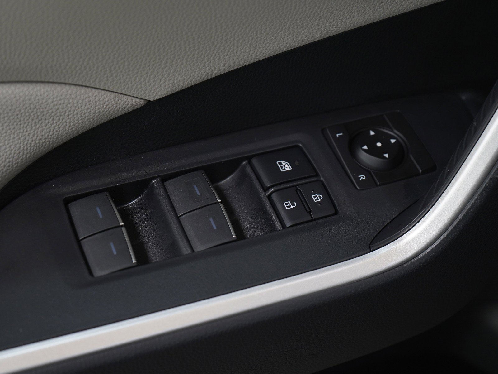 Used 2025 Toyota RAV4 XLE AWD/4WD image 21