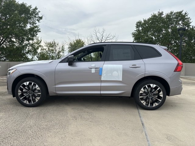 New 2026 Volvo XC60 B5 Plus w/ Climate Package image 4