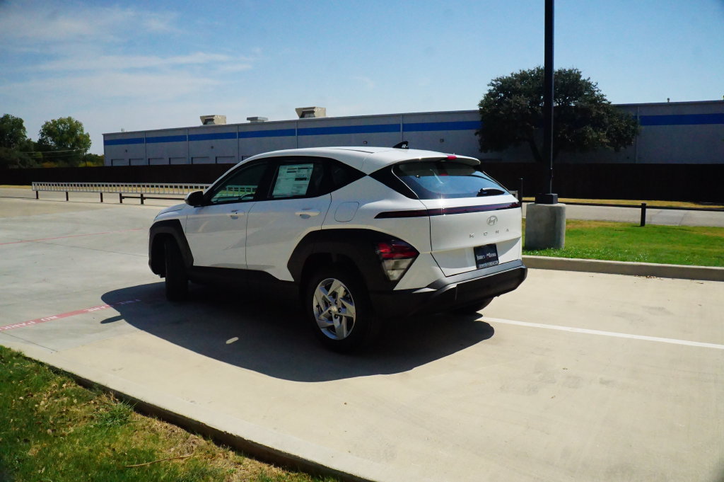 New 2027 Hyundai Kona SE FWD image 5