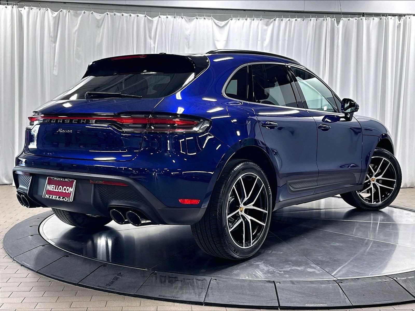 Used 2026 Porsche Macan AWD/4WD image 9