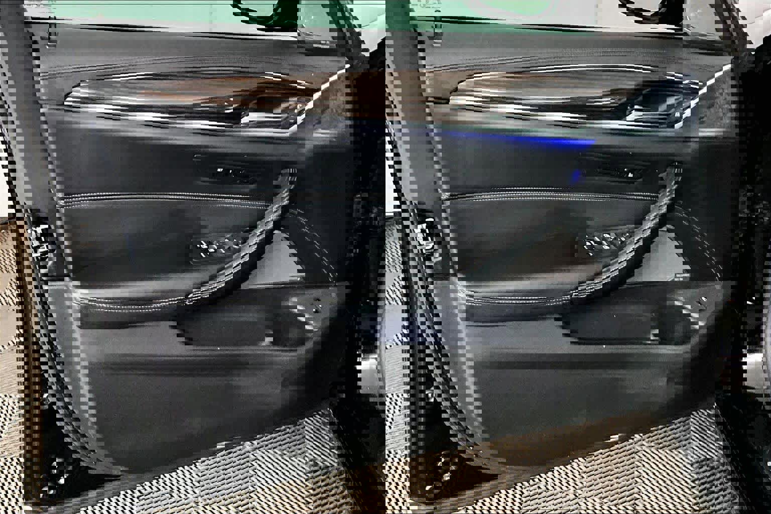 Used 2017 BMW 540i xDrive image 22