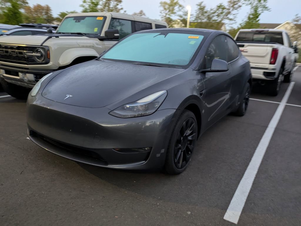 Used 2022 Tesla Model Y Long Range image 3