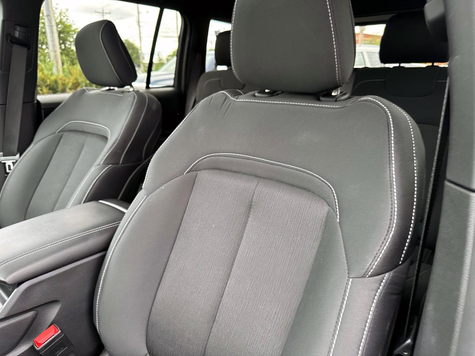 Used 2025 Jeep Grand Cherokee Laredo X image 13