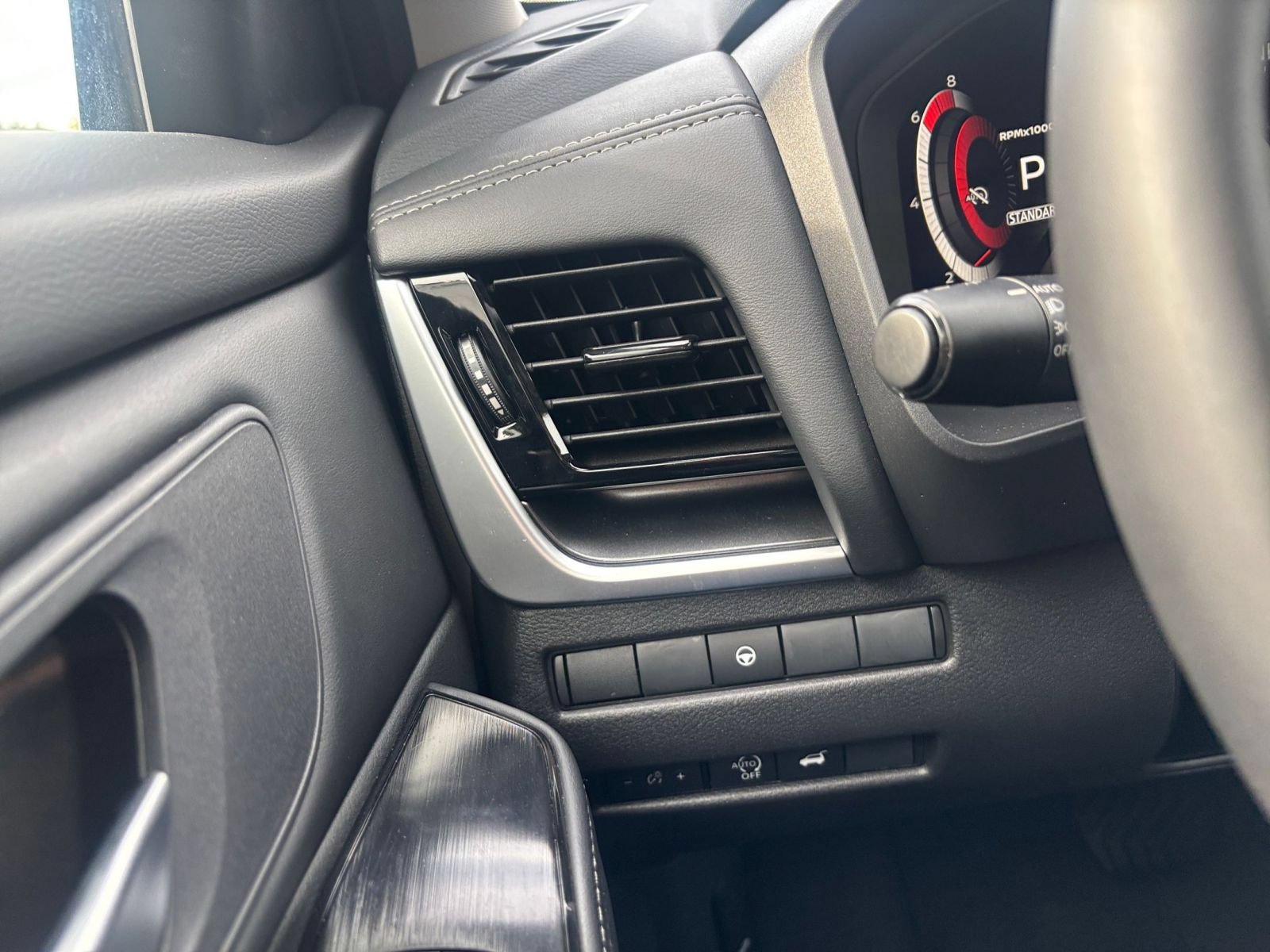 Used 2026 Nissan Rogue SL FWD image 36
